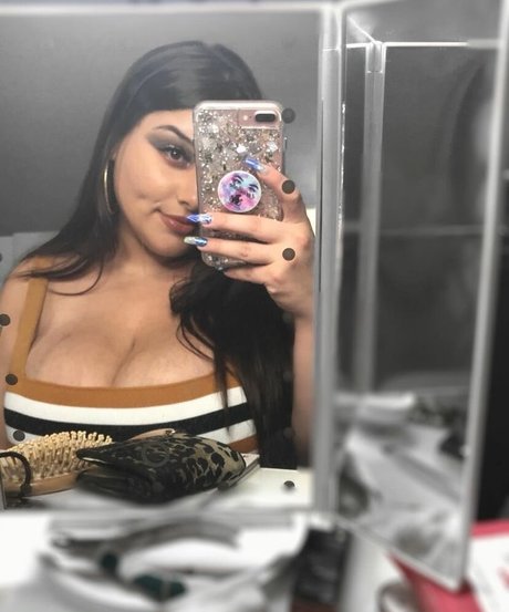 Ilianna star art photos