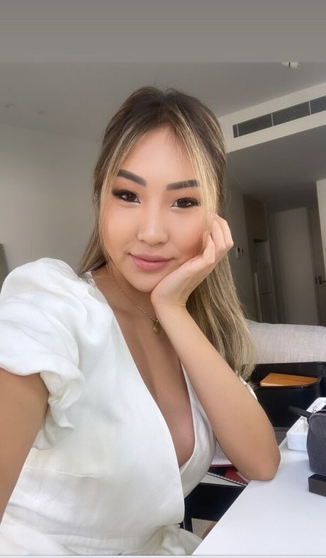 Jasminieyy pornstar naked img