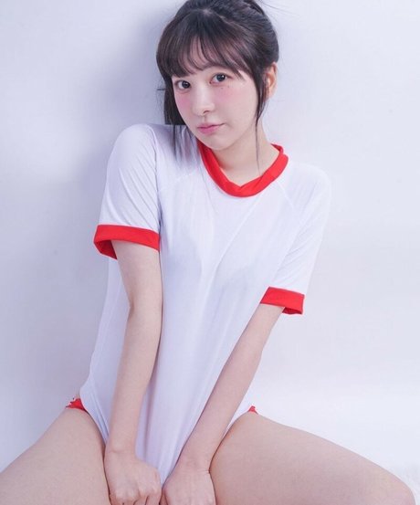 by3ol___ model art gallery