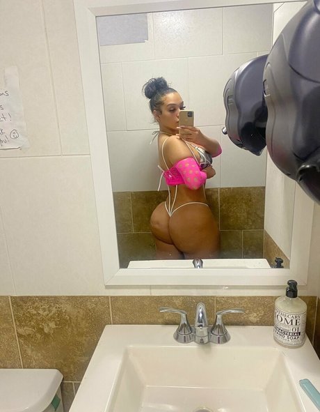 neljassenia pornstar exclusive image