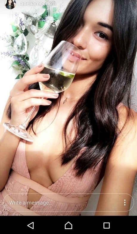 Anelia Moor art star archive