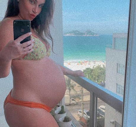 Larissa Erthal star exclusive photo