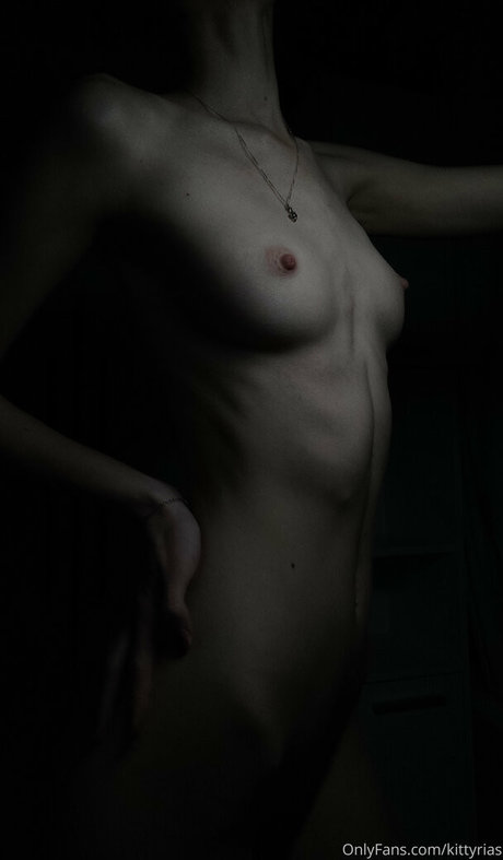 Kitty Rias hot pornstar photos