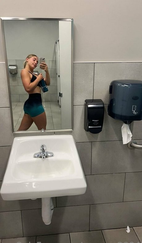 caya2004 perfect model photo