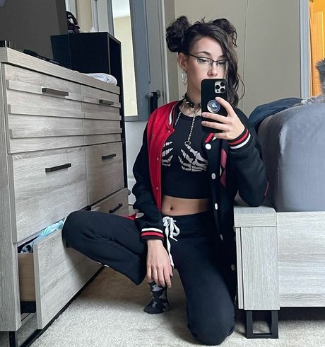 Lexi Lynx free star img