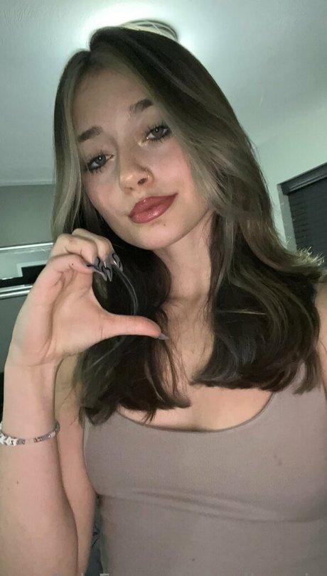 imrileyrain model free photo