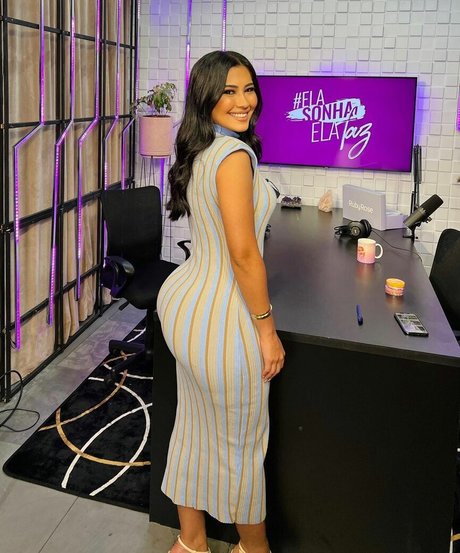 Thaynara OG model naked images