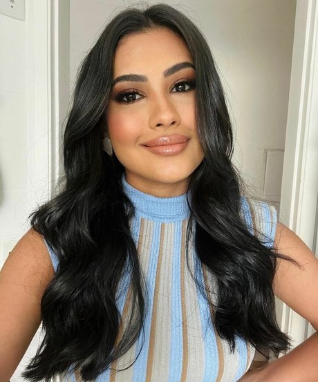 Thaynara OG model nude gallery