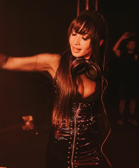 DJ HEAVYGRINDER porn actress photos