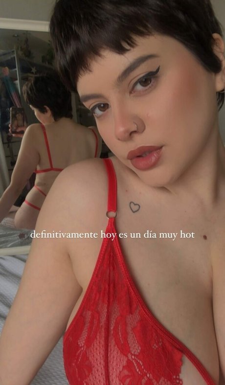 Moonvvenus model nude pic