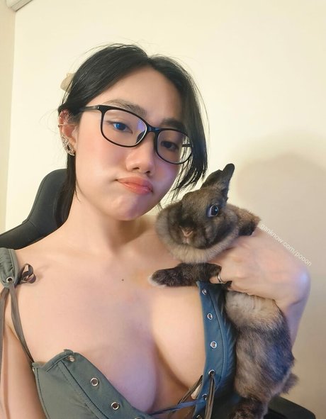 Poon Wrunya erotic model pic