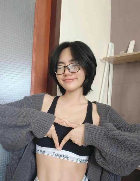 Poon Wrunya nude star image