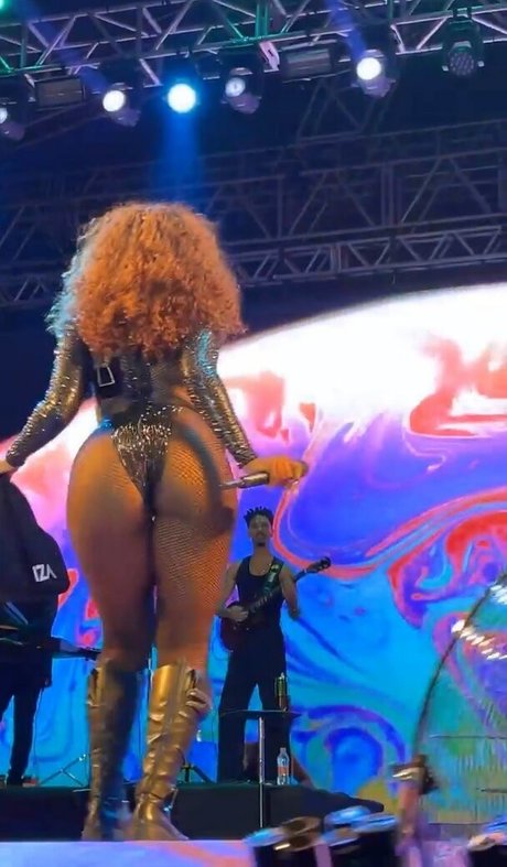 Iza Cantora pornographic model gallery