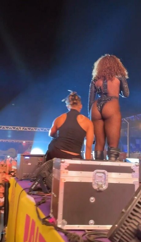 Iza Cantora xxx actress pictures