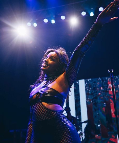 Iza Cantora model free image