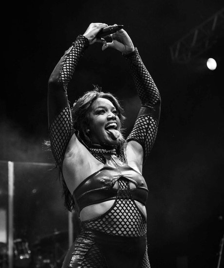 Iza Cantora nice model img