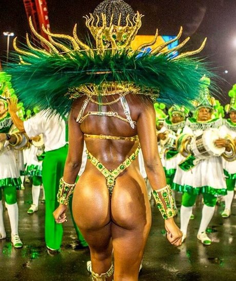 Iza Cantora star top photo