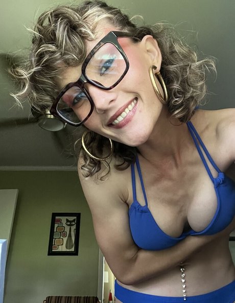 Ahanu Reed beautiful model img