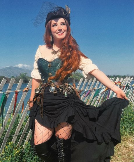 Goodnight Moon star naked pic