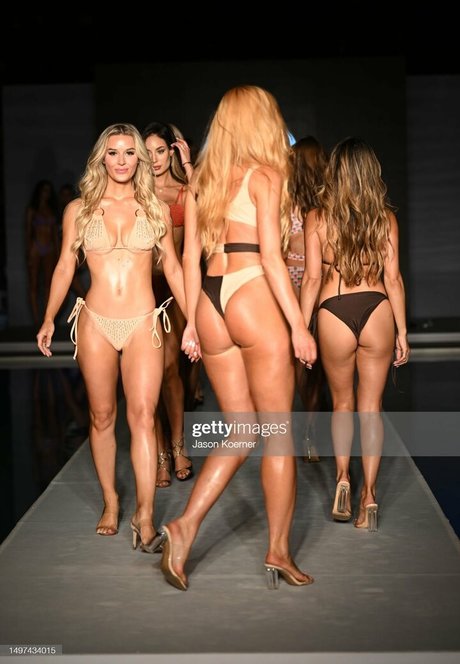 Danielle Moinet star pretty galleries