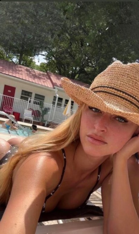 Danielle Moinet nude pornstar gallery