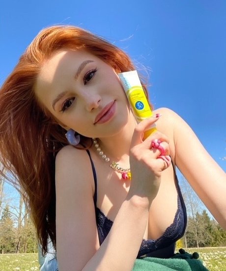 Madelaine Petsch pornographic star pictures