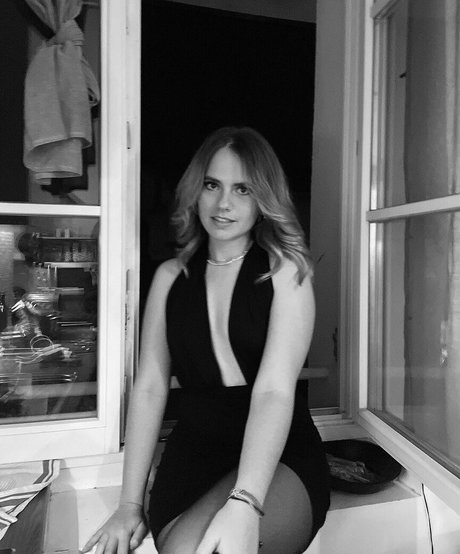 Axelle Maga free pornstar photo