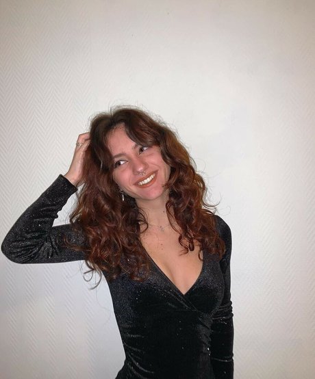 Deeperse beautiful actress img