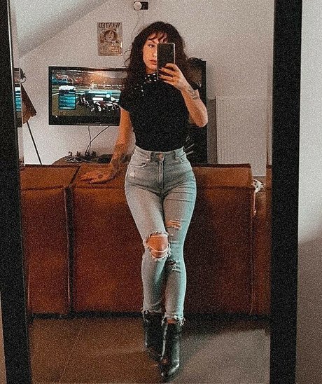 Deeperse sexy pornstar image