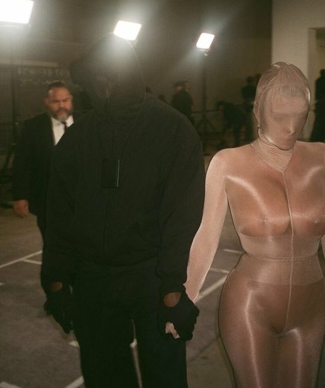 Bianca Censori star exclusive img