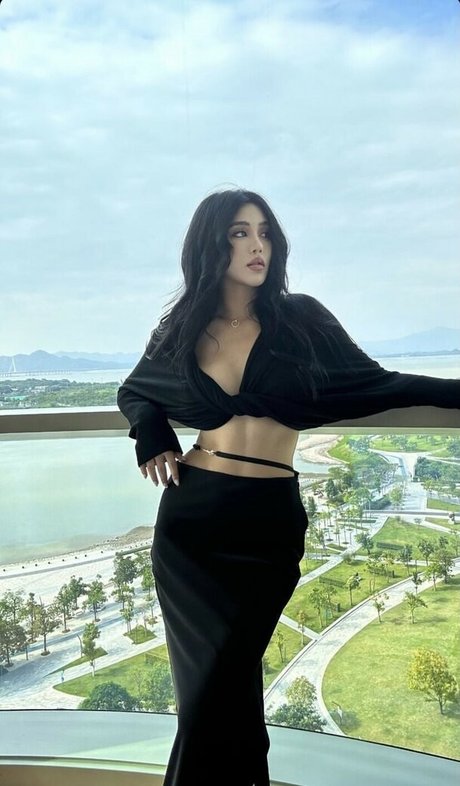 June Gong model high quality image