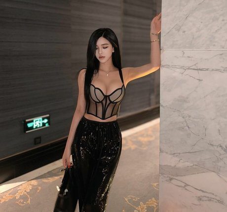 June Gong pornstar erotic gallery