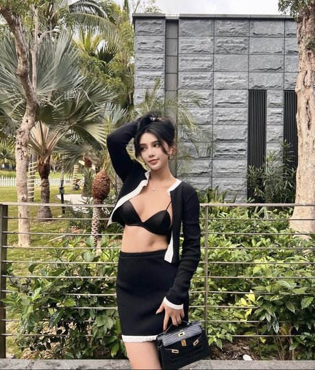 June Gong model xxx image