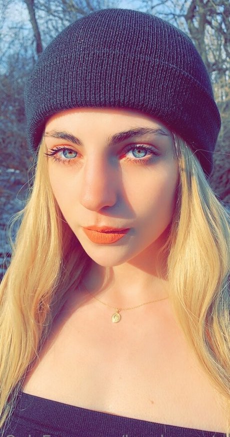 lunabennatv sexy pornstar pictures