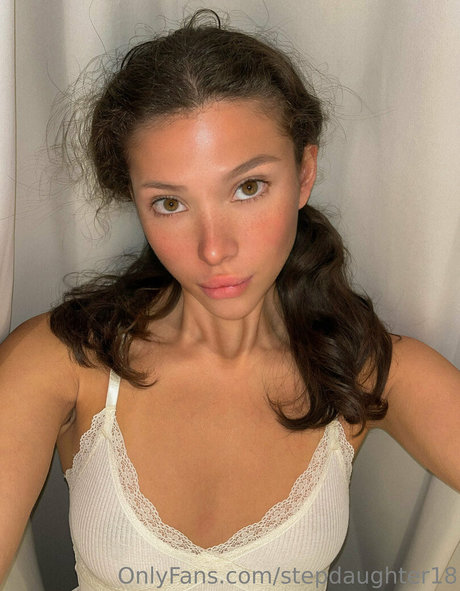 stepdaughter18 nudes actress archive