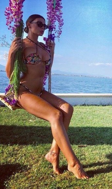 Jolanda De Rienzo top model picture