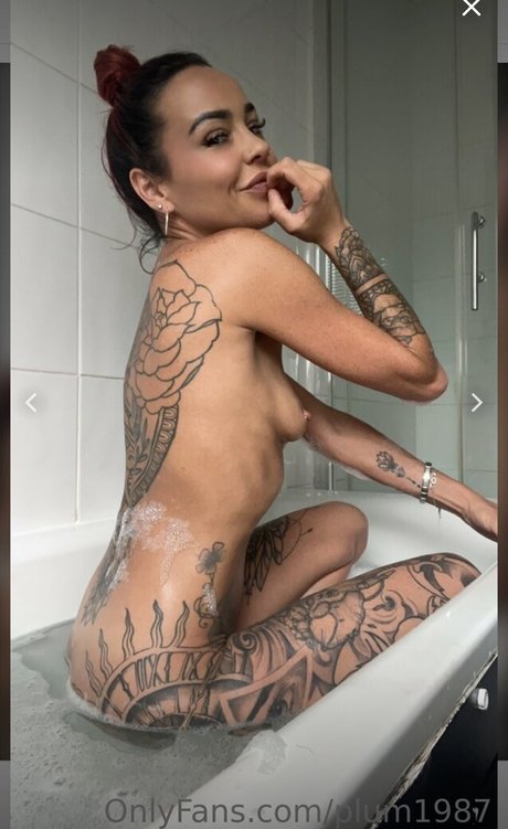 Plum1987 model high quality pictures