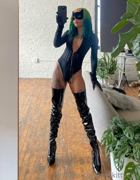 wetkittycity model hd pics