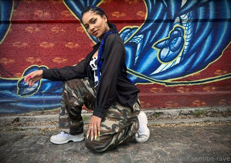 be rave model sexy pic