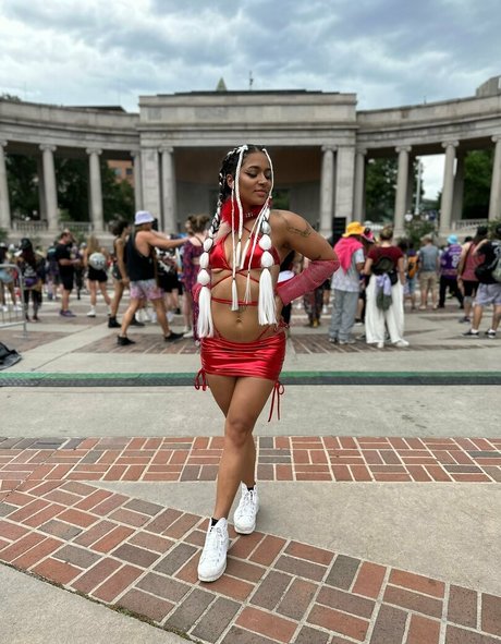 be rave model adult photos