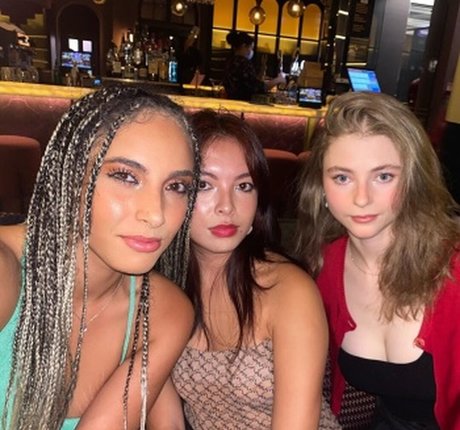 Thomasin Mckenzie perfect actress image