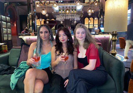 Thomasin Mckenzie beautiful actress picture