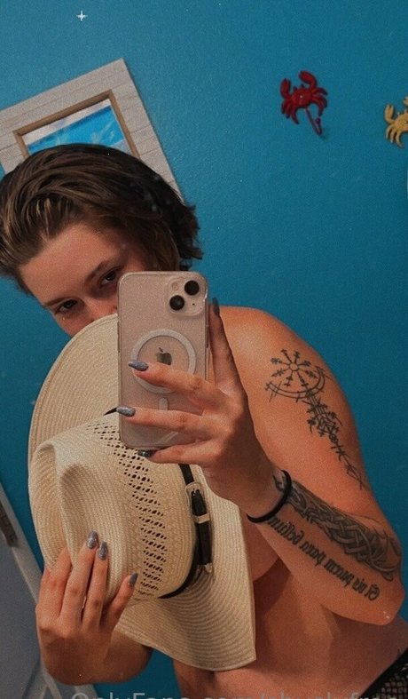 shyslyfree naked pornstar picture