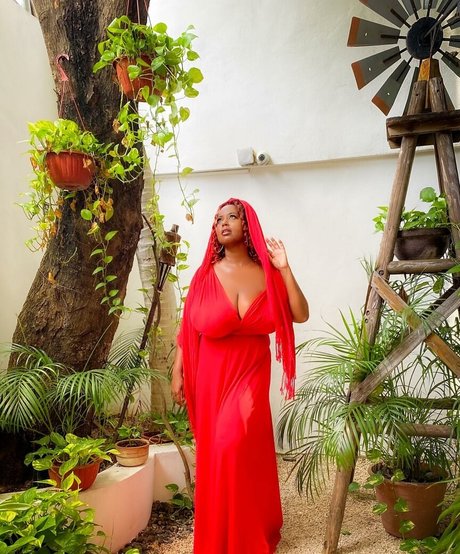 Monique Cooper star pornographic images