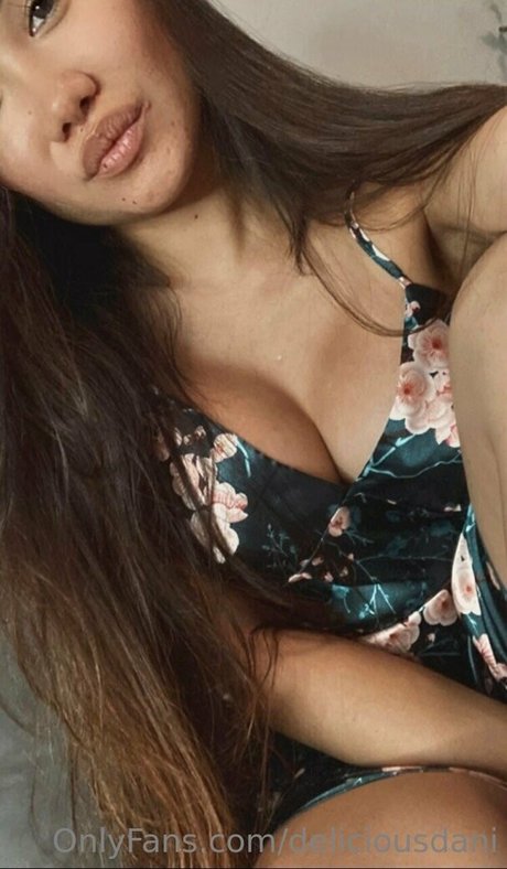 DeliciousDani model pornographic image