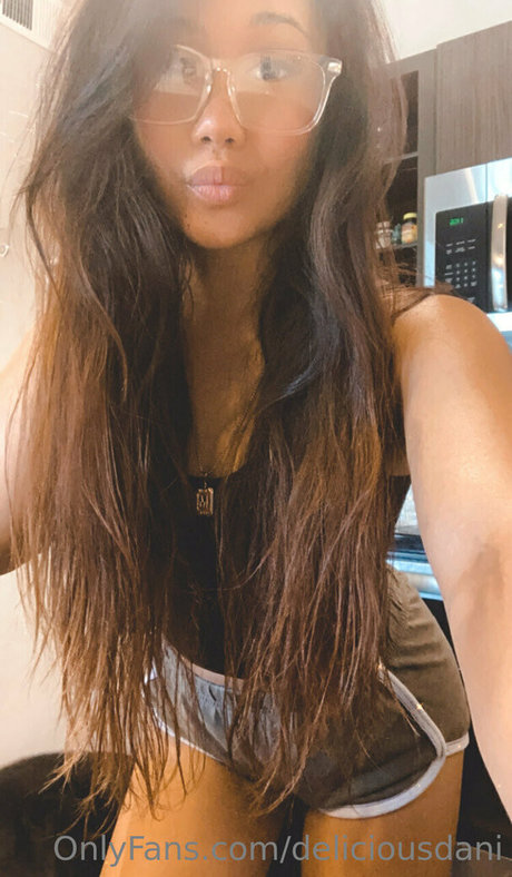 DeliciousDani art model pics