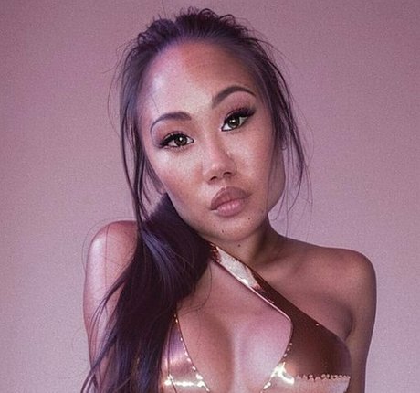 DeliciousDani model sex pics