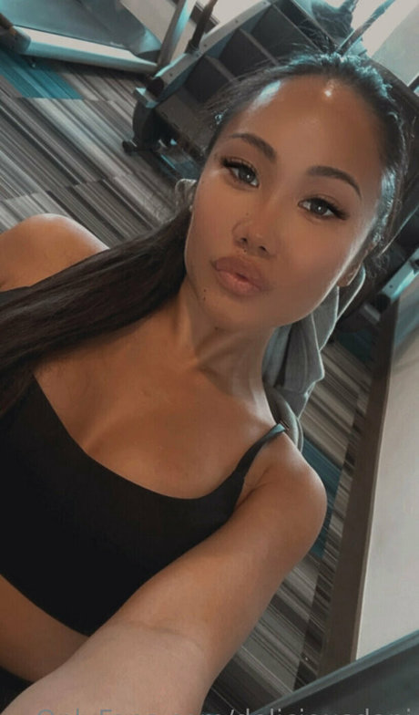 DeliciousDani star naked image