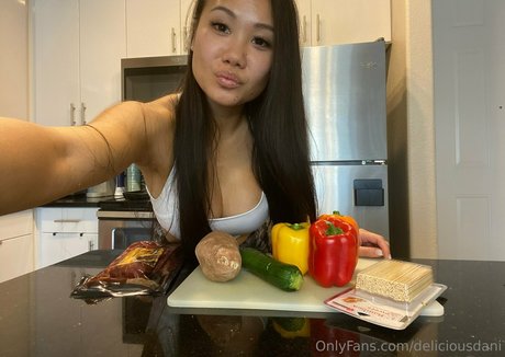 DeliciousDani pornstar hot pictures