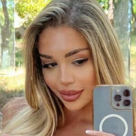 Annie Metusheva model sexy img